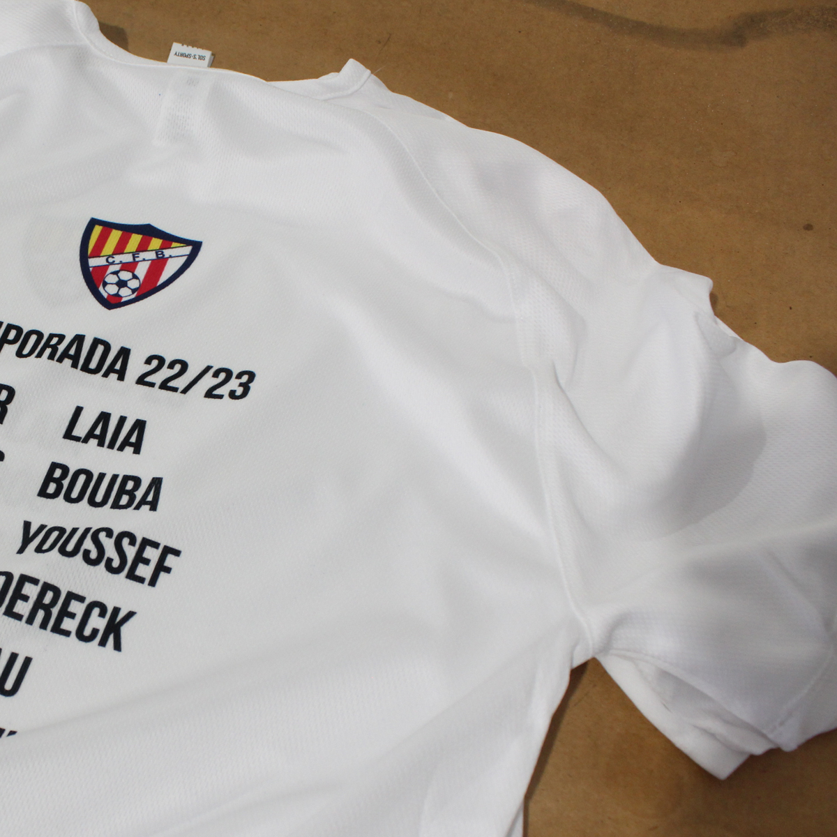 Inspirez-vous d’exemples réels de t-shirts techniques à manches raglan.