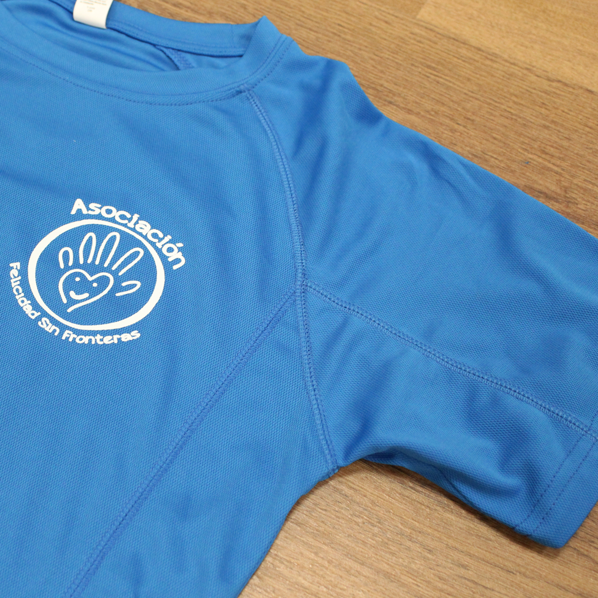 Inspirez-vous d’exemples réels de t-shirts techniques à manches raglan.