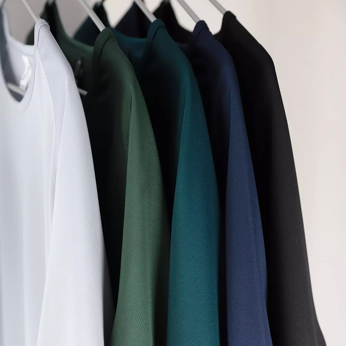Inspirez-vous d’exemples réels de t-shirts techniques à manches raglan.
