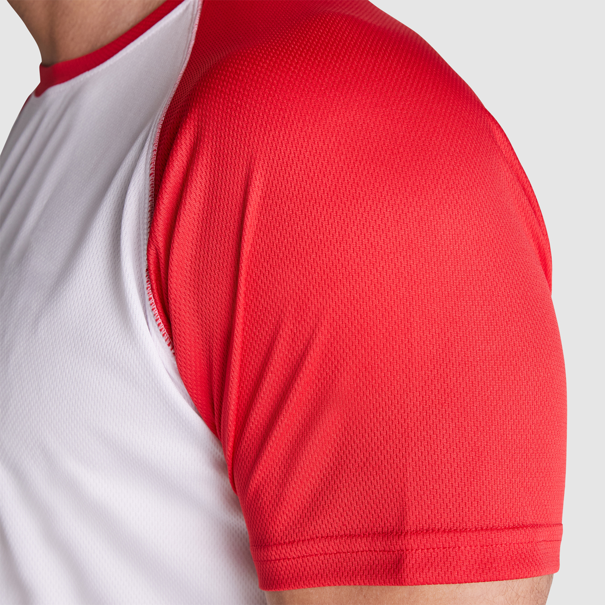 Descubre nuestras camisetas deportivas bicolor