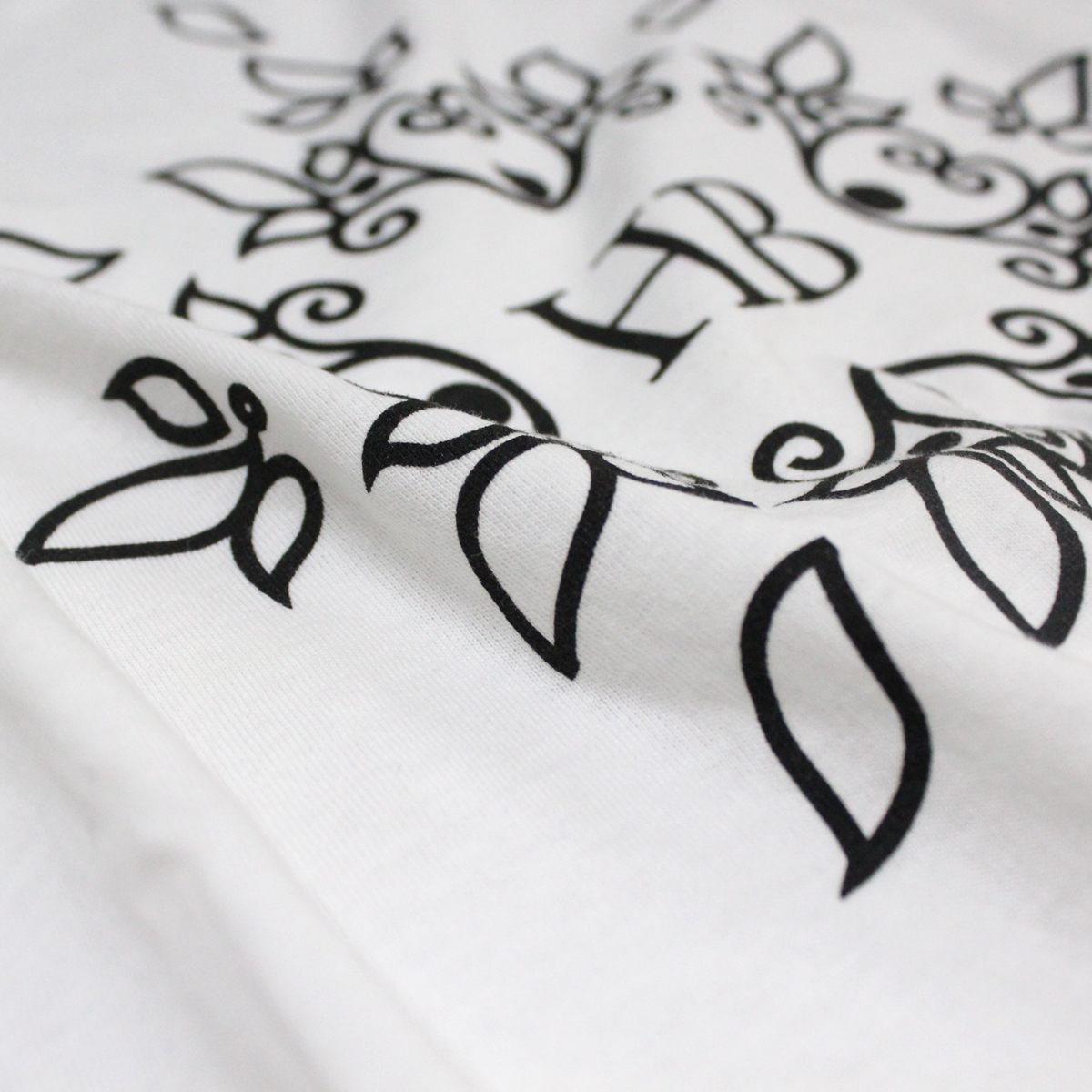 Descubre los detalles de nuestras camisetas curve</h3>