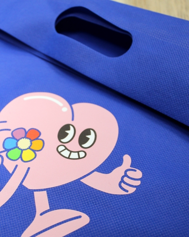 Photo de Borse personalizzate non woven con manico fustellato Photo de Borse personalizzate non woven con manico fustellato